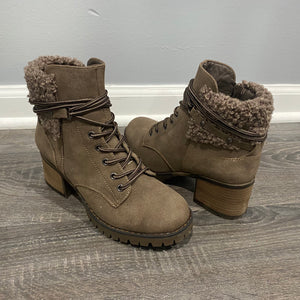 Very G Olivia Boots - Taupe