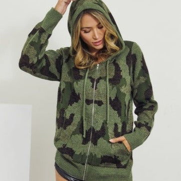 Hooded Camo Zip Up Sweater w/Pockets